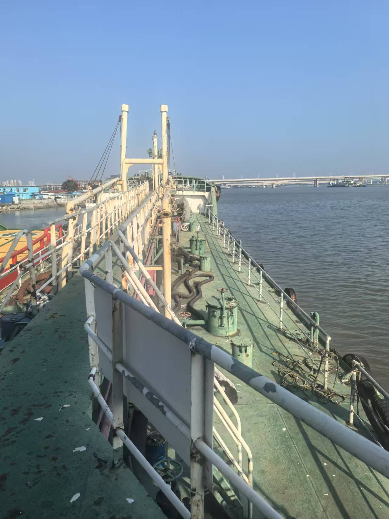 2011年-900吨-油船