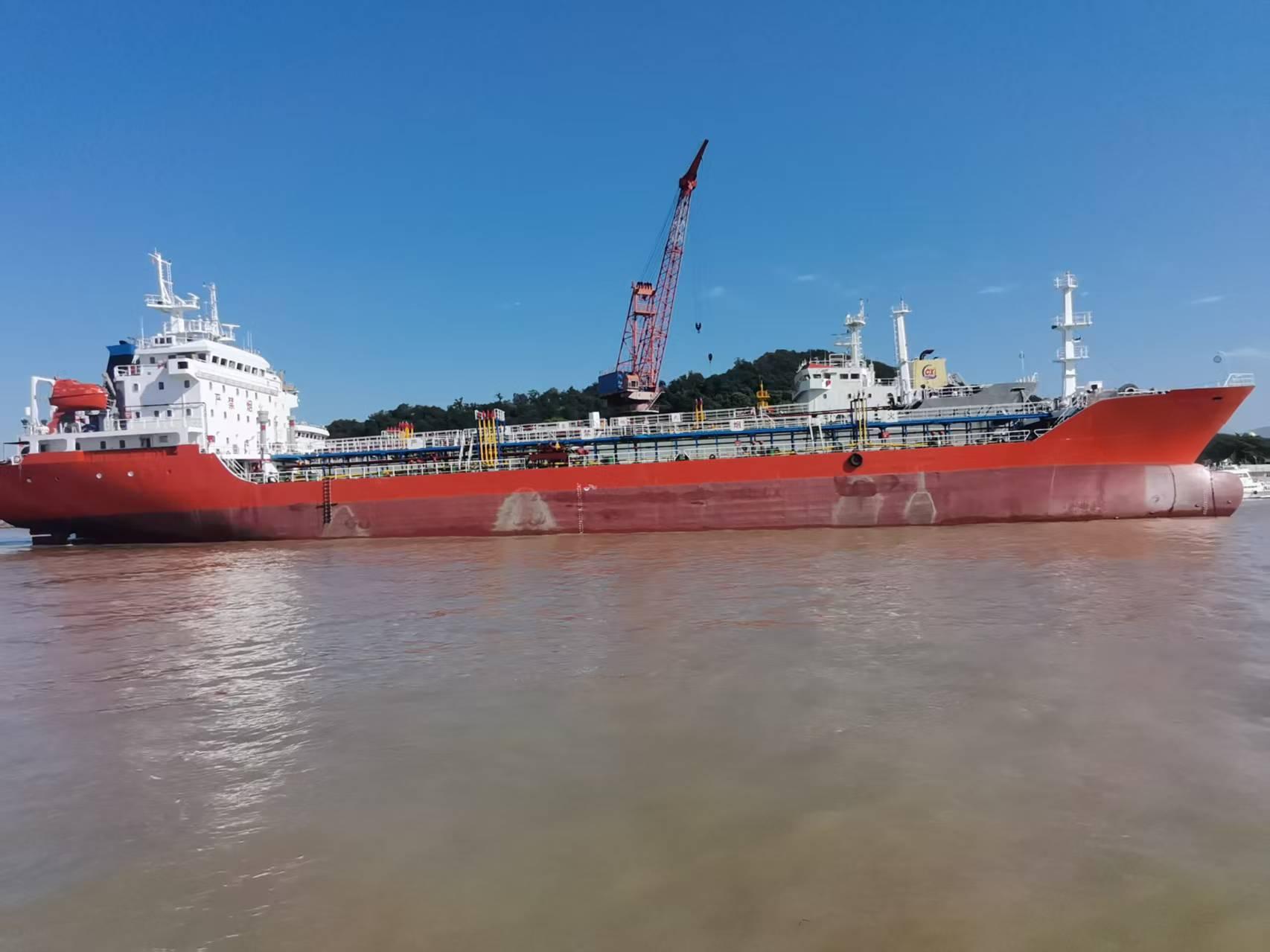 ​2012年-6700吨-油船