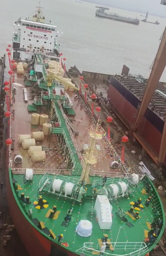 2025年-11230吨-油船(13500实际载重 油化船)